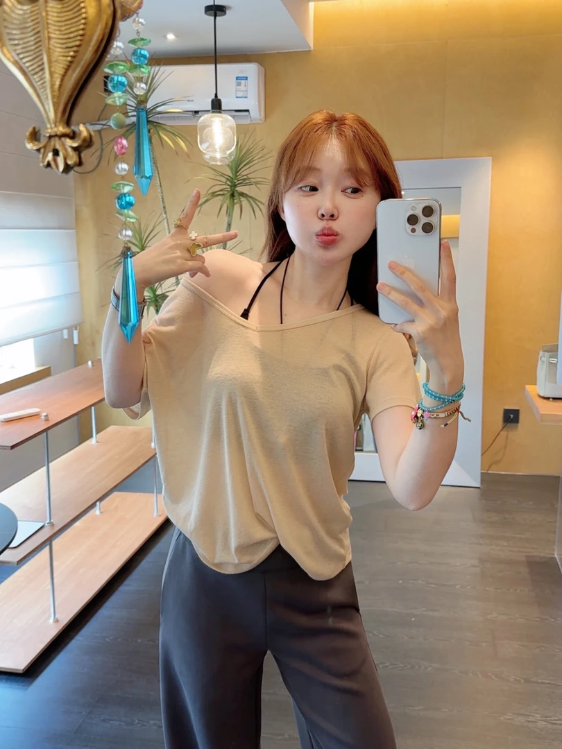 【BORAKOO】杏色简约百搭V领宽松T恤