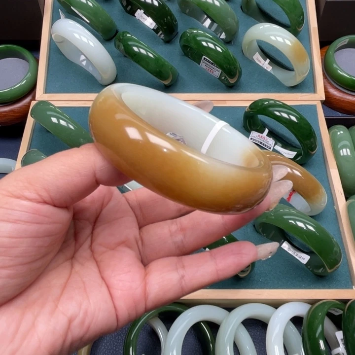 和田玉未镶嵌手镯