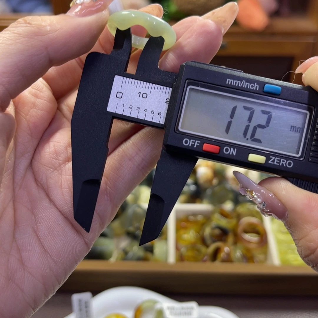 蛇纹石玉未镶嵌手镯66