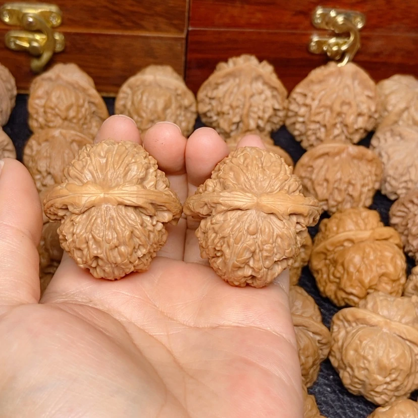 【闪购商品】文玩核桃吊坠踏****虹白狮子40