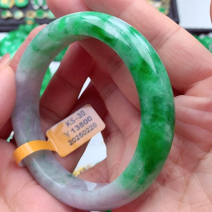 翡翠手镯未镶嵌翡翠