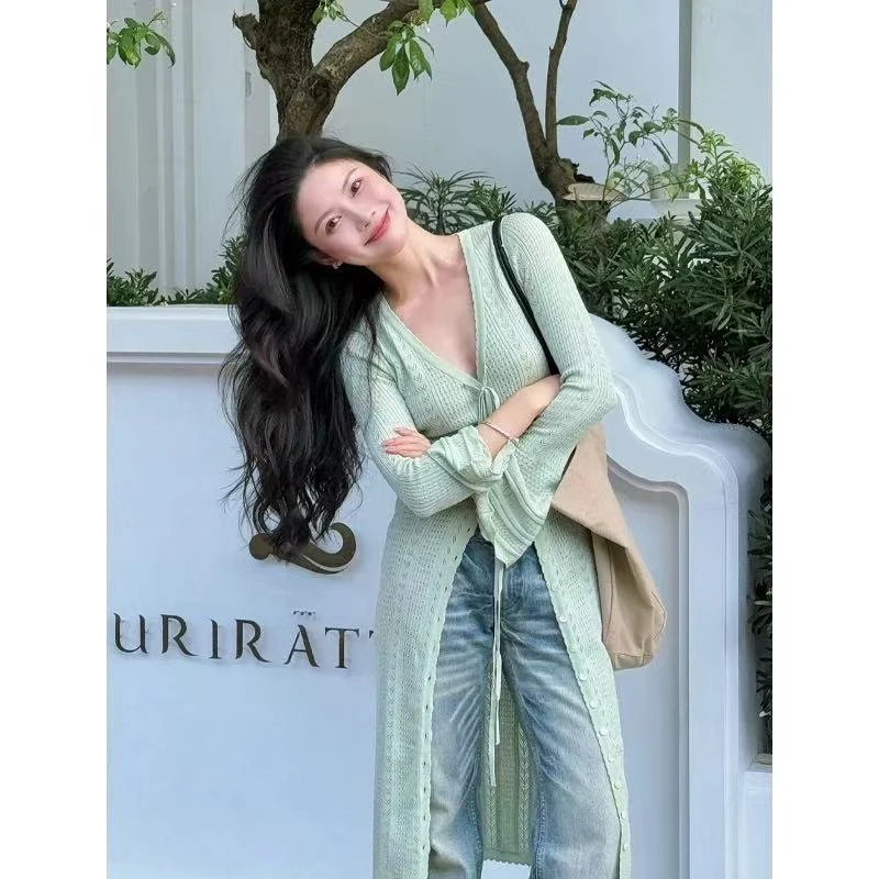 绿色V领镂空冰丝针织防晒开衫外套女夏季薄款外搭中长款开叉上衣