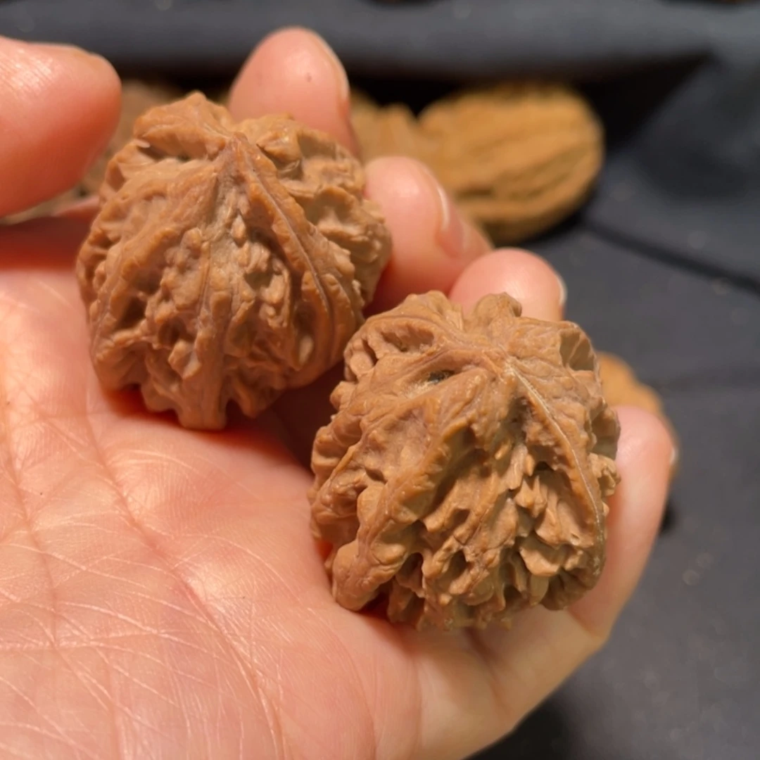 【闪购商品】文玩核桃吊坠平****开东北楸子48