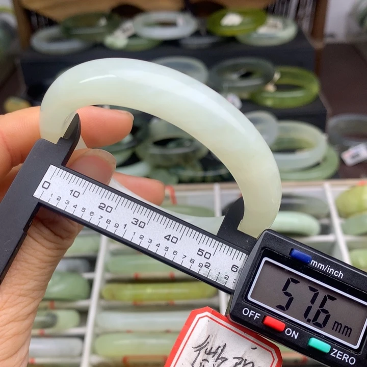 蛇纹石玉未镶嵌手镯891