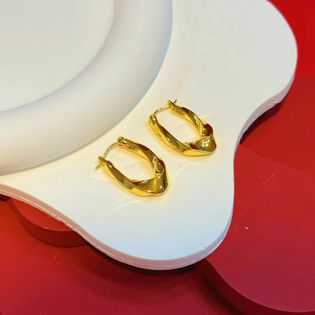 18K金波浪形设计款耳扣HNZ10476