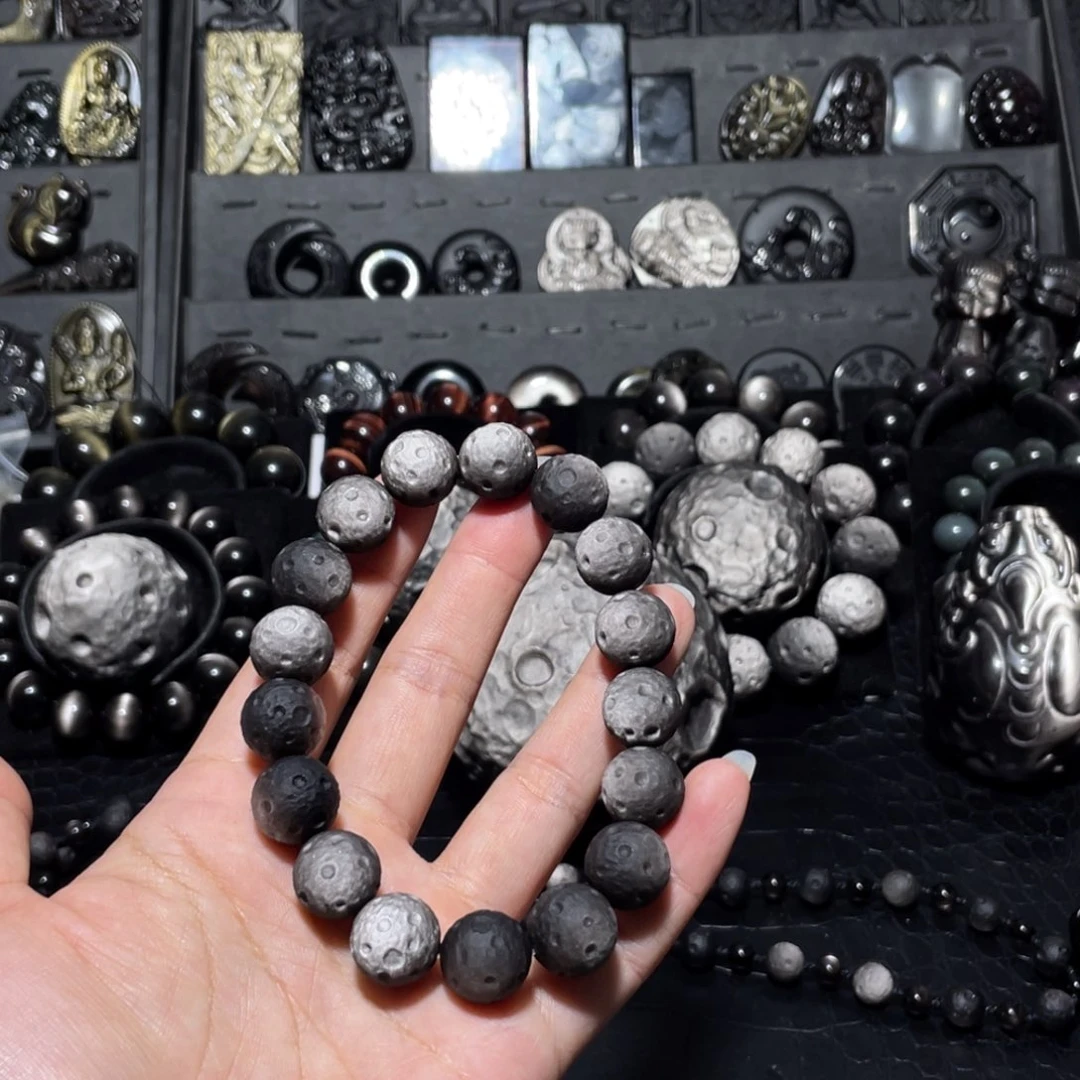 鹿***里黑曜岩未镶嵌珠宝奇石