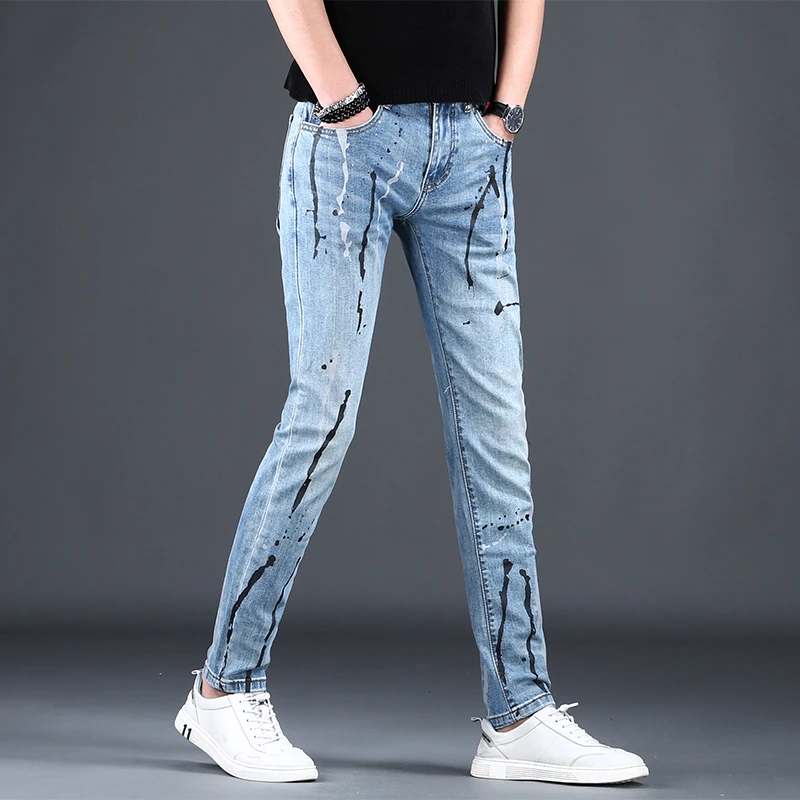 牛仔裤男款爆款2025新款潮牌修身小脚印花男士长裤轻奢弹力男裤子