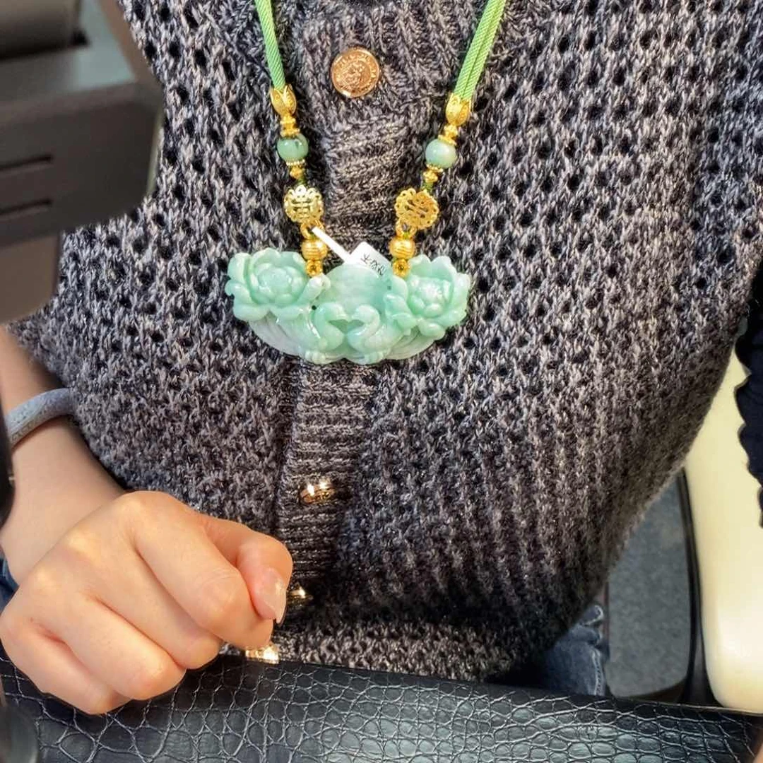 翡翠颈饰未镶嵌吊坠