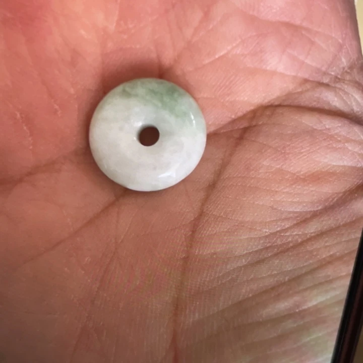 翡翠未镶嵌颈饰平安扣
