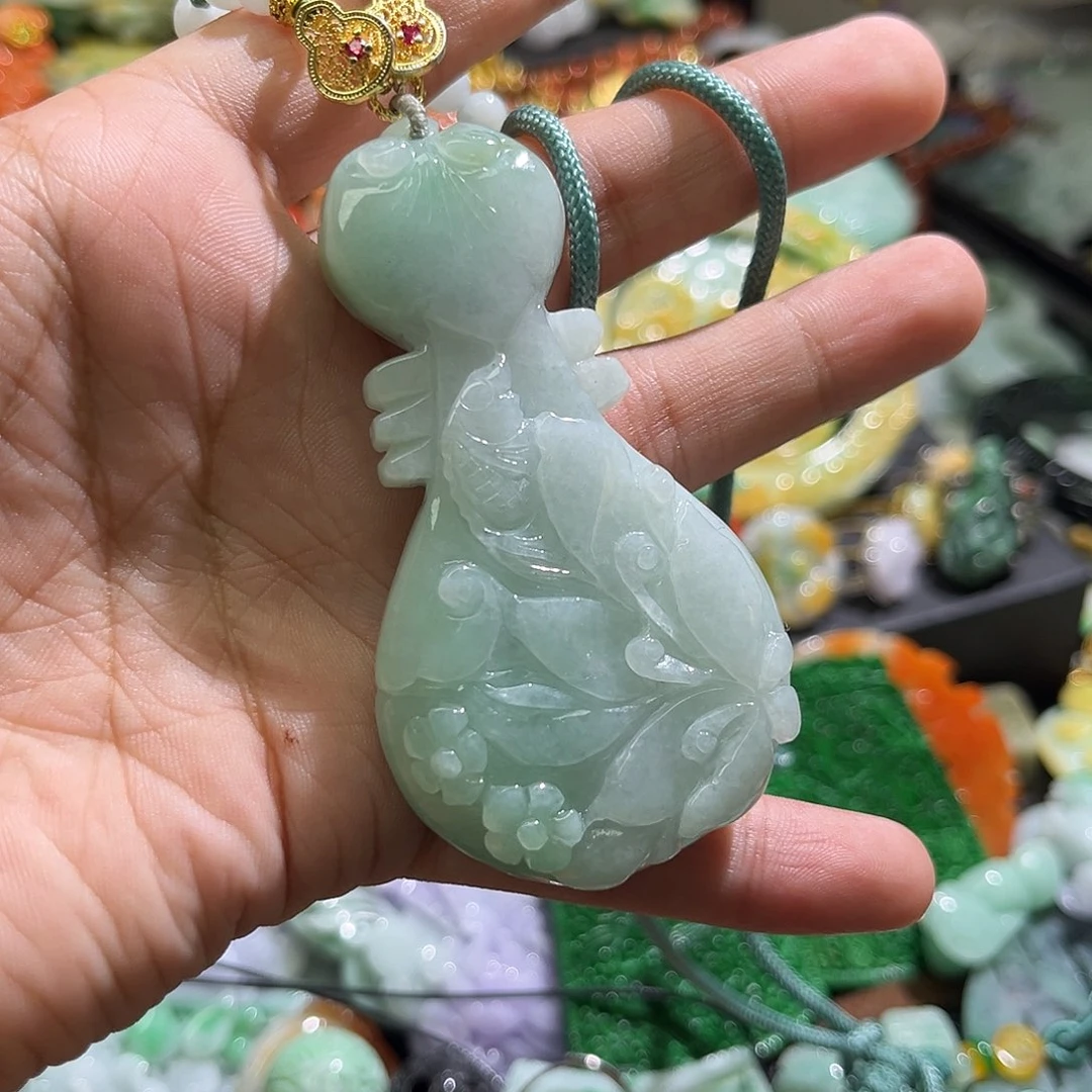 翡翠未镶嵌颈饰待编织