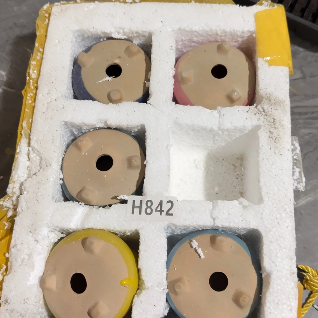 微瑕疵介意勿拍陶瓷器皿D