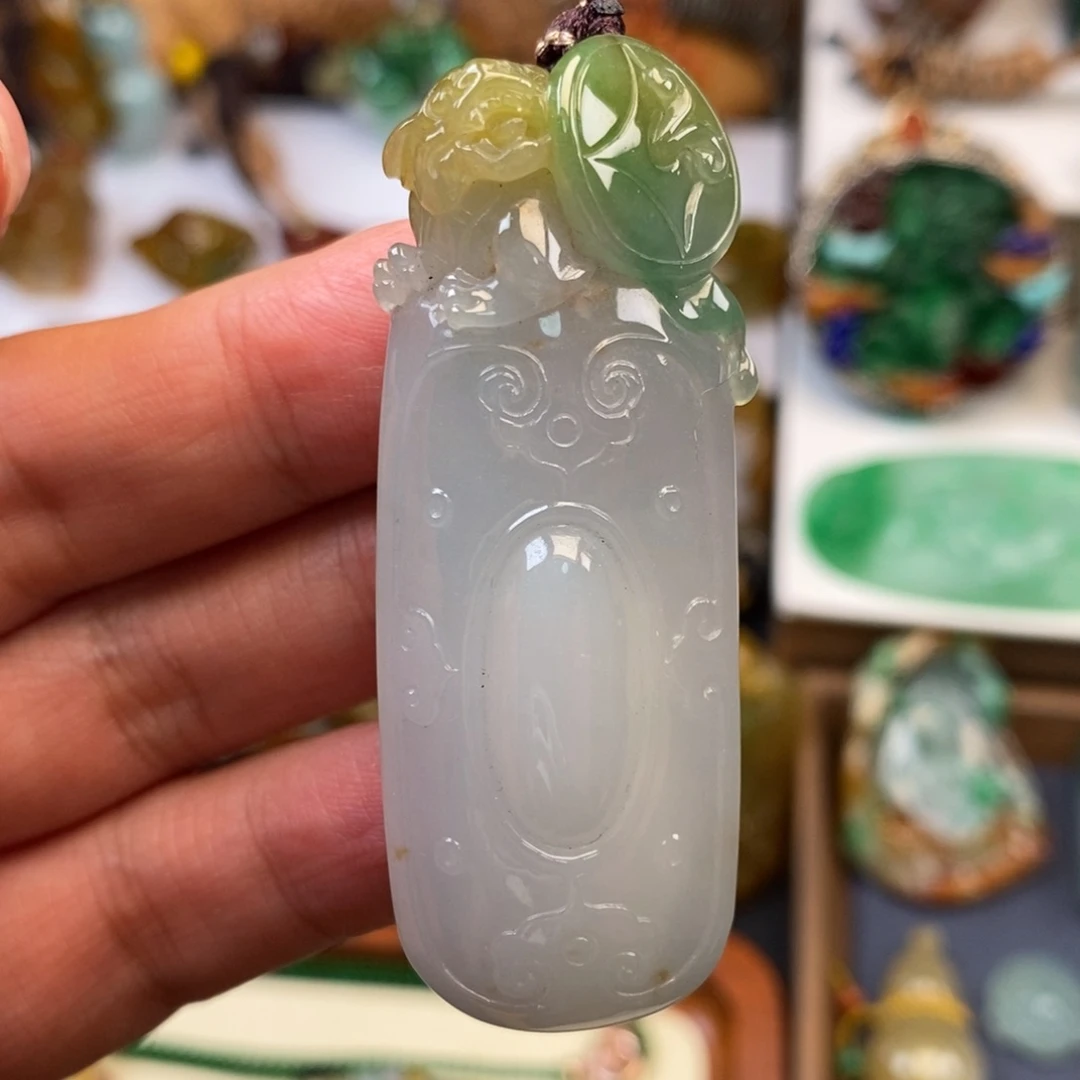 翡翠未镶嵌颈饰貔貅吊坠