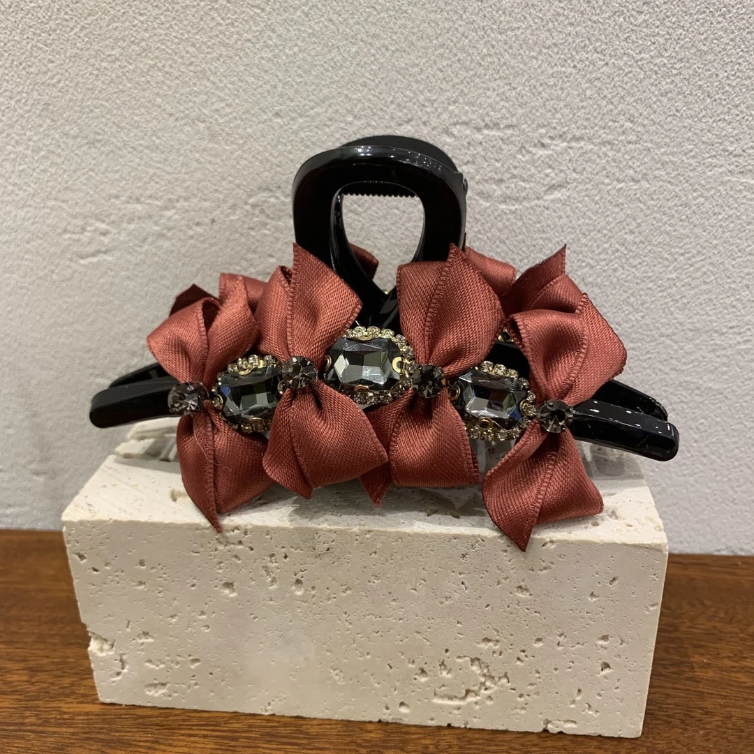 GREBUTY 5974简约轻奢钻闪安可拉红蝴蝶结抓夹