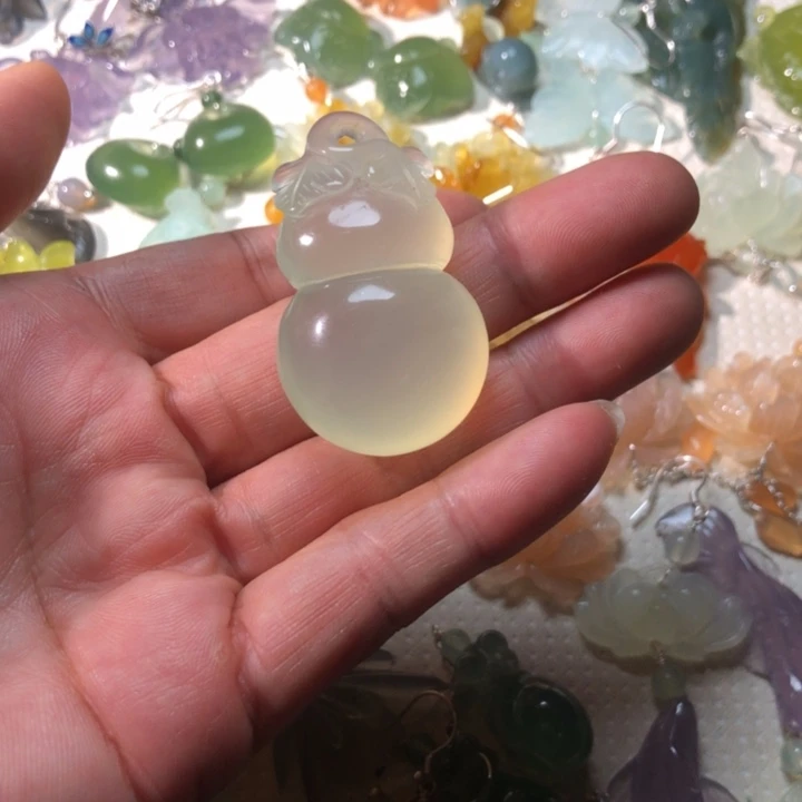 蛇纹石玉未镶嵌耳坠挂件