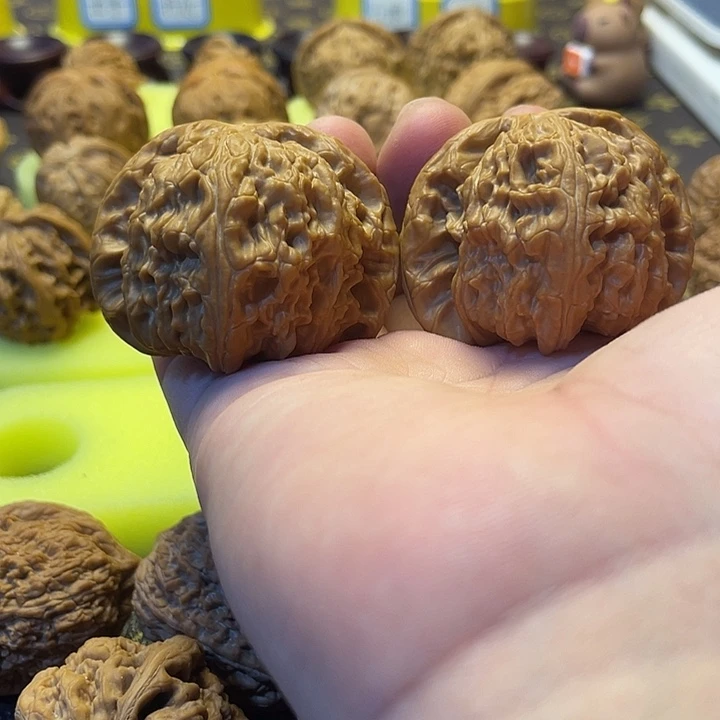 飞***姐吊坠文玩核桃狮子