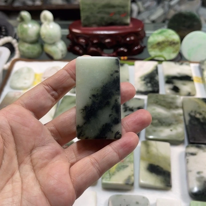 独山玉颈饰未镶嵌