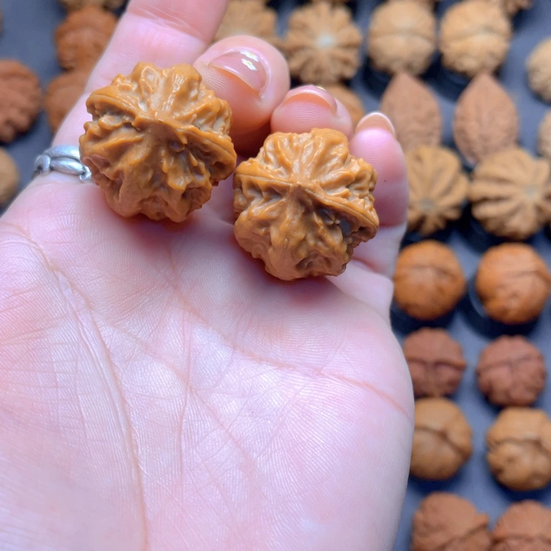 核桃文玩把件米老头