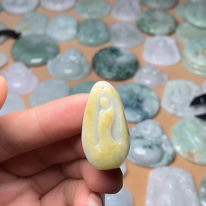 翡翠未镶嵌颈饰悟道