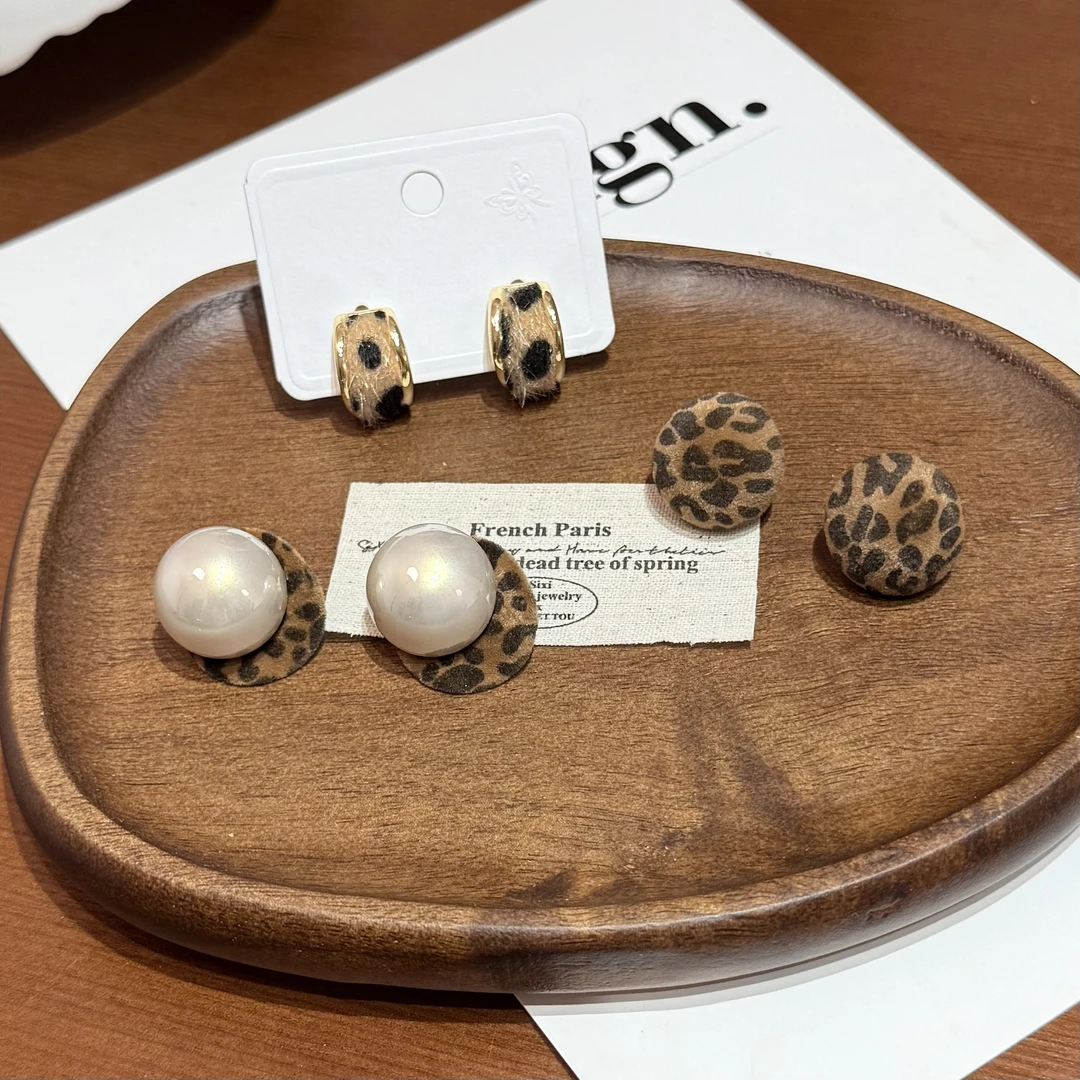 铜合金树脂耳饰 2025秋冬新爆款圆形豹纹耳环小众轻奢高级感耳饰