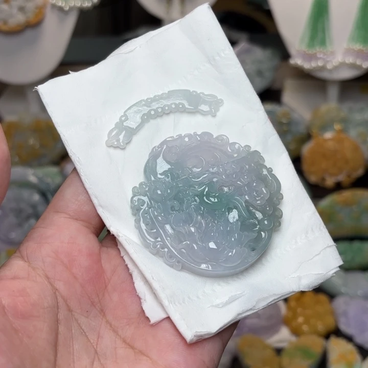 翡翠未镶嵌颈饰吊坠