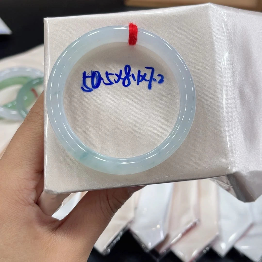 翡翠手镯未镶嵌蔡*翡翠