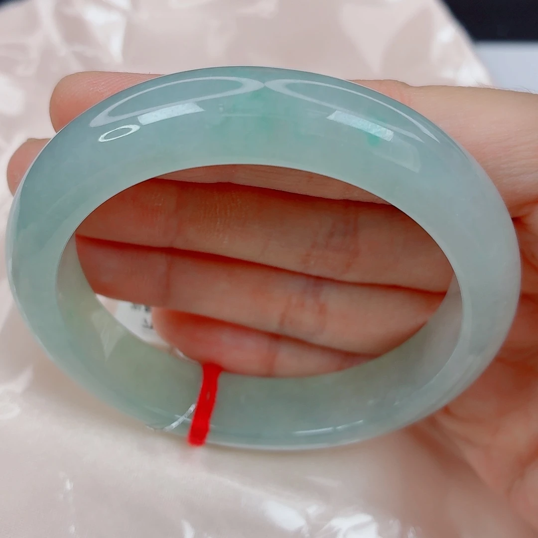 翡翠未镶嵌手镯56正圈，糯冰淡晴绿，强推