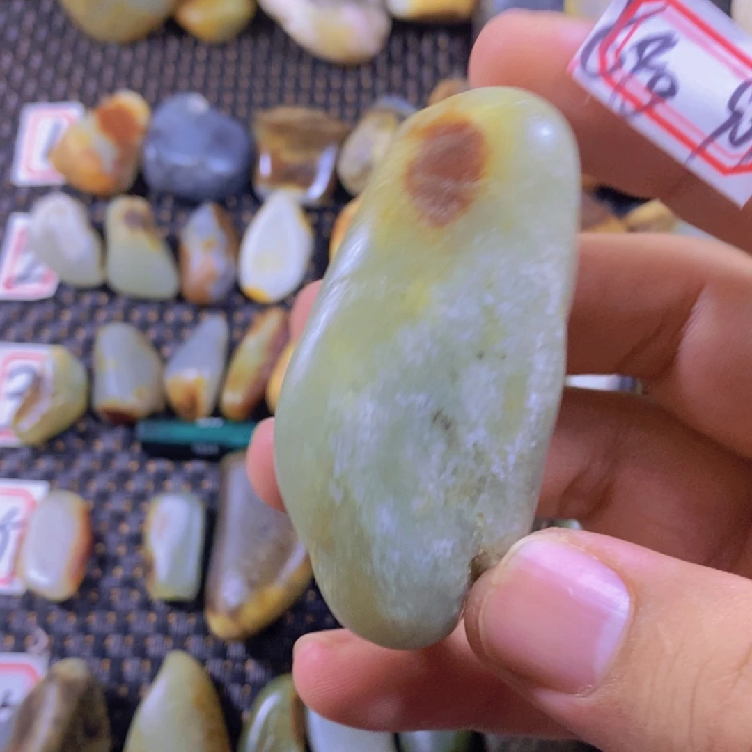 和田玉(糖玉)未镶嵌颈饰