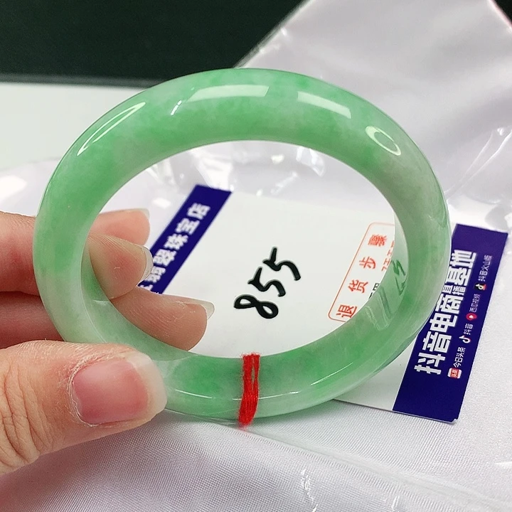 翡翠手镯未镶嵌翡翠