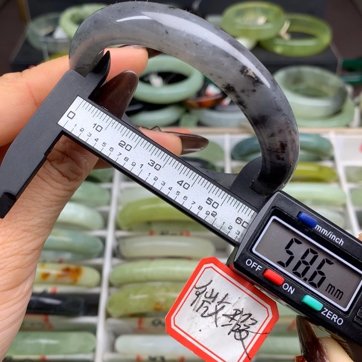 蛇纹石玉未镶嵌手镯960