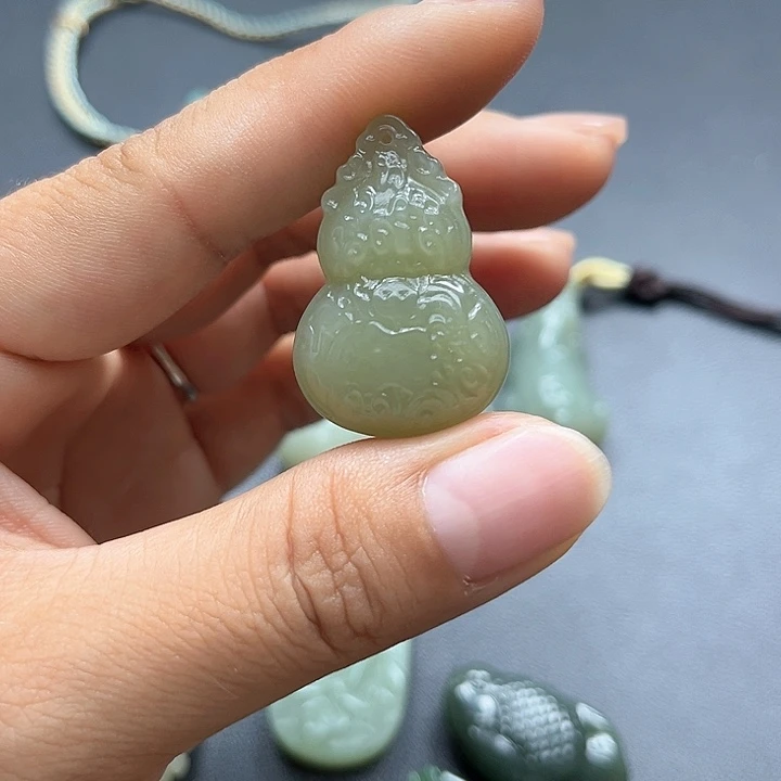 【闪购商品】颈饰未镶嵌和田玉