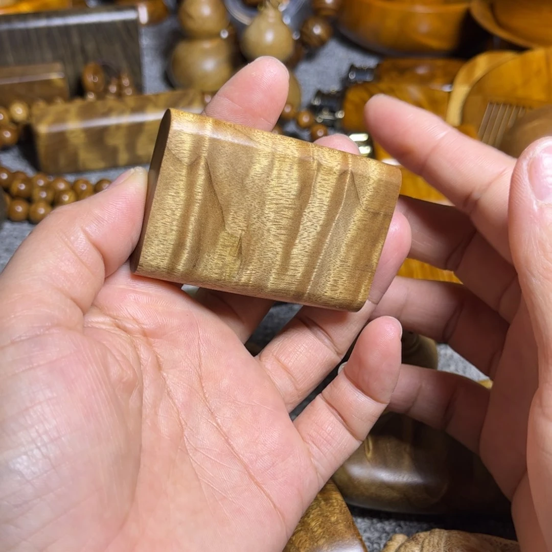 金丝楠无事牌小叶