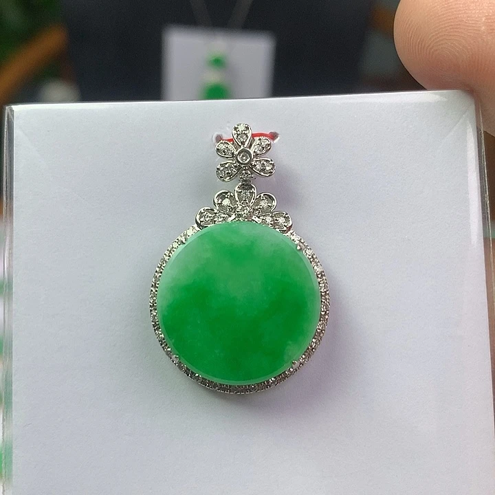 翡翠18K金镶嵌颈饰