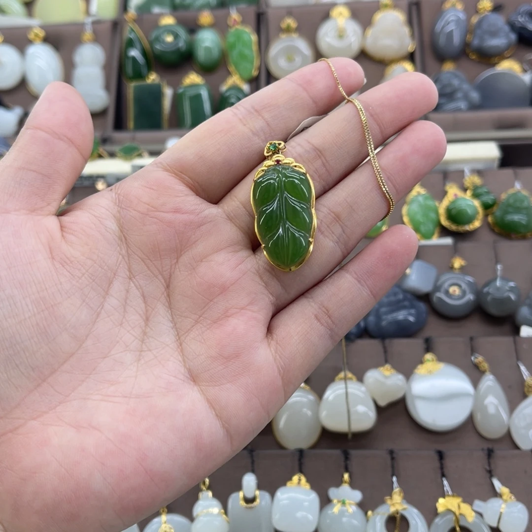 和田玉18K金镶嵌吊坠(赠链)