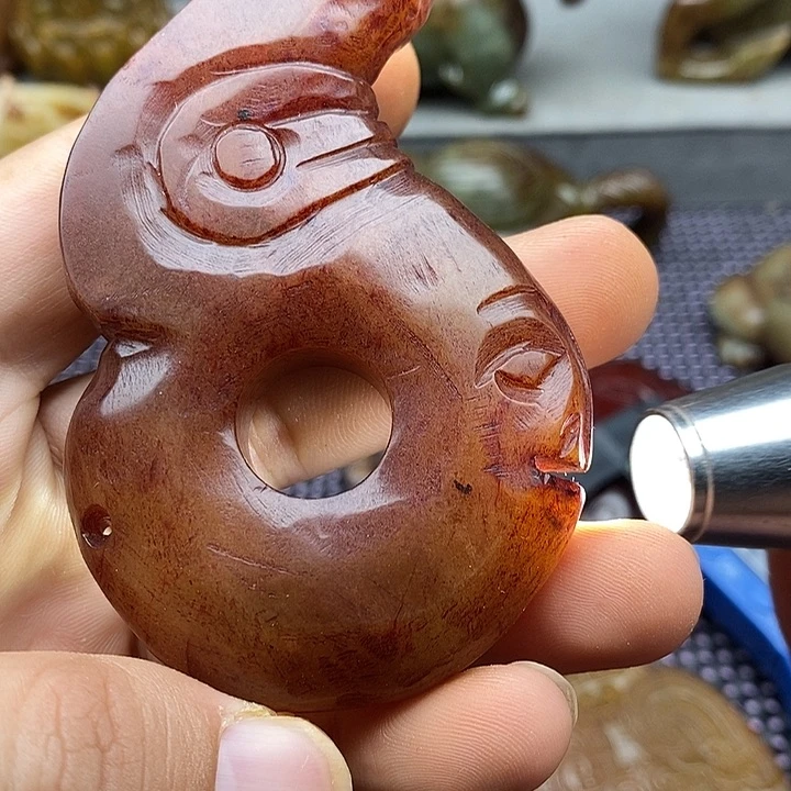蛇纹石玉未镶嵌颈饰