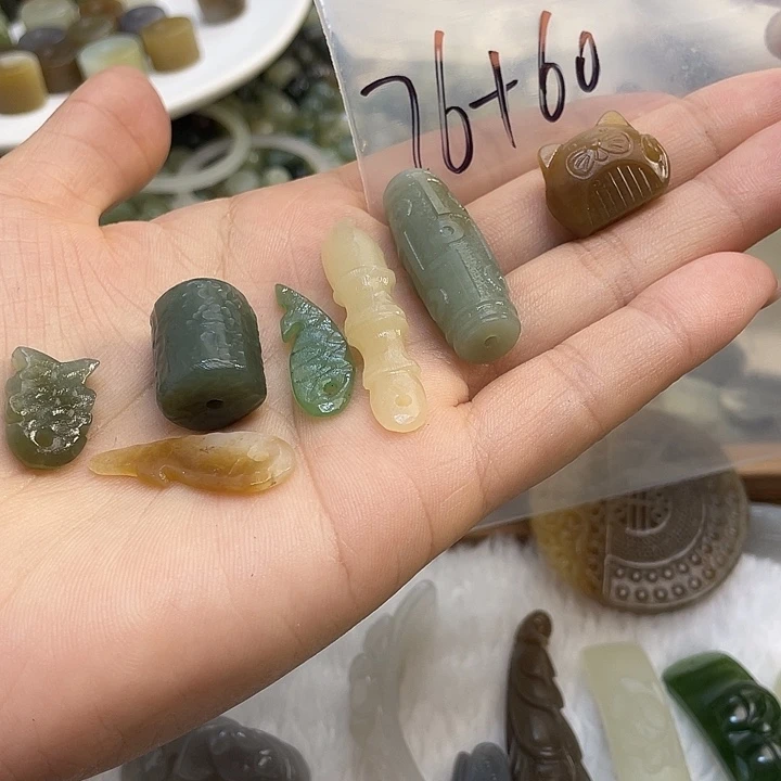 是***汪和田玉未镶嵌颈饰