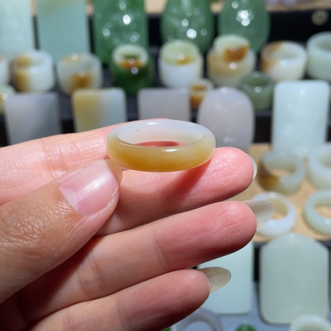 和田玉未镶嵌戒指