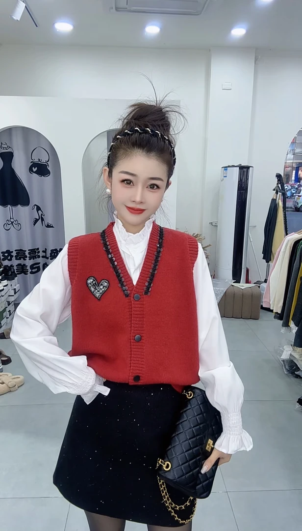 炫彩阁63025【白色衬衣+订珠针织马甲】