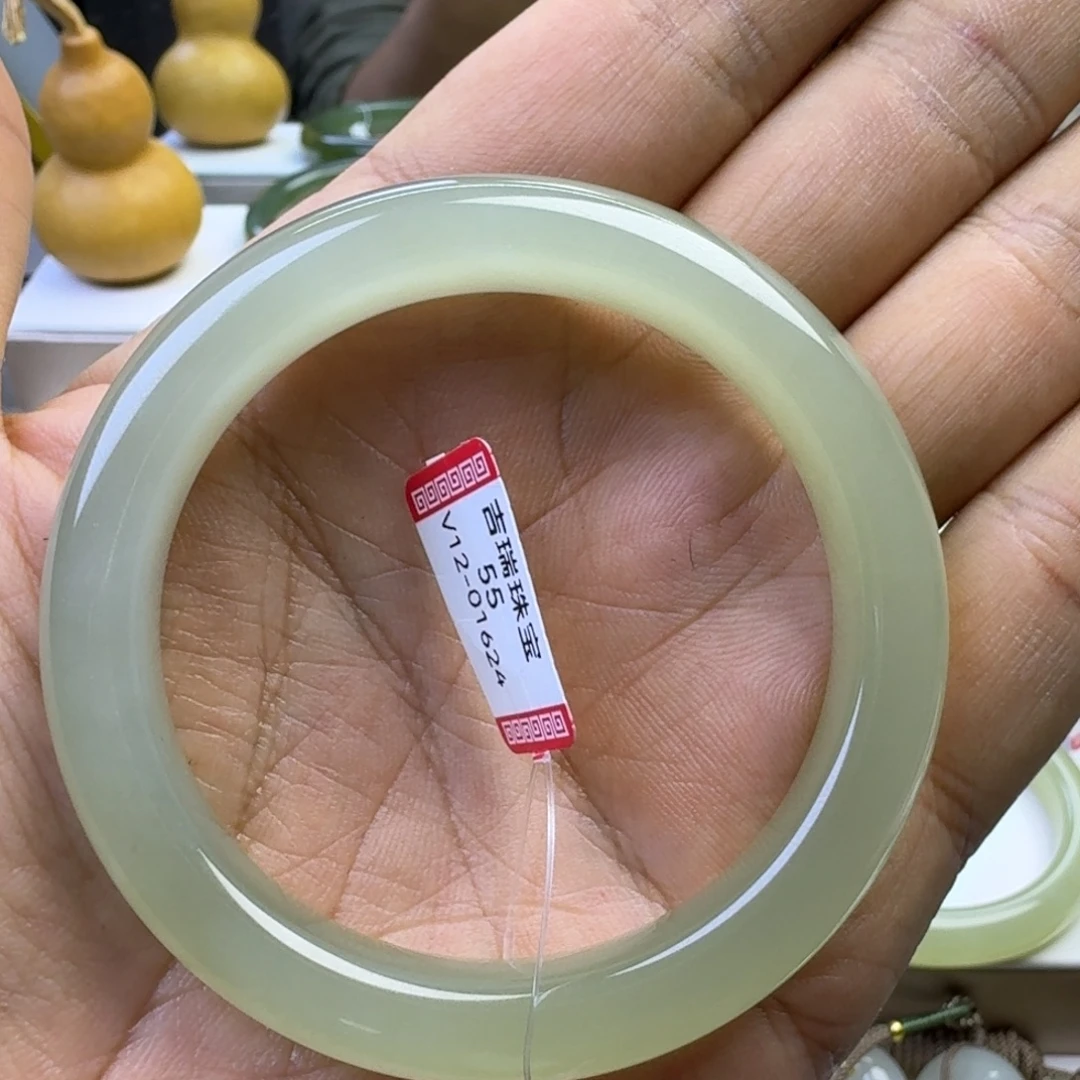 俩****和田玉未镶嵌手镯