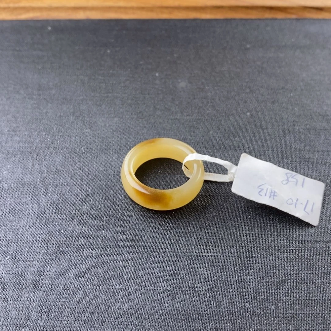 和田玉未镶嵌戒指