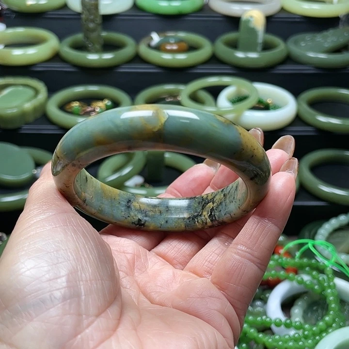 蛇纹石玉未镶嵌手镯