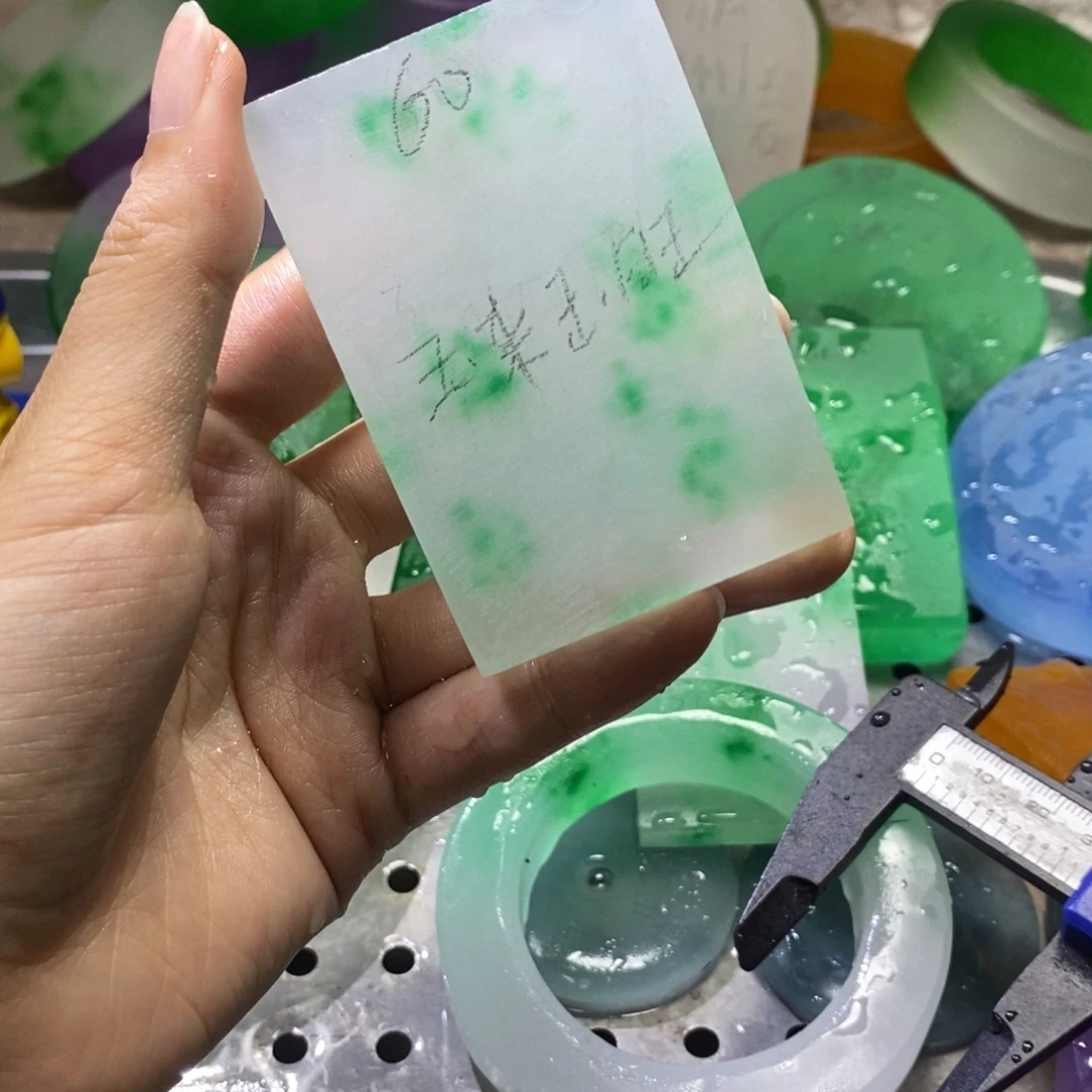 玉***旺合金石英质玉珠宝半成品