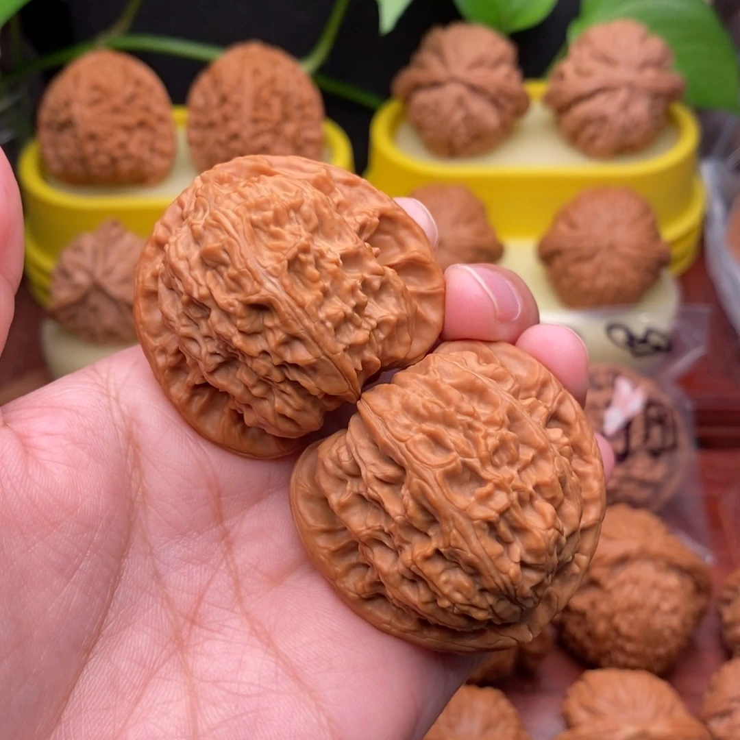 把件文玩核桃思*轩41“红皮”三角白“大漏”