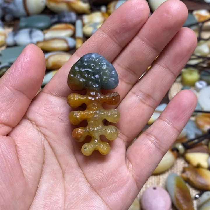 橙****蛇纹石玉未镶嵌颈饰