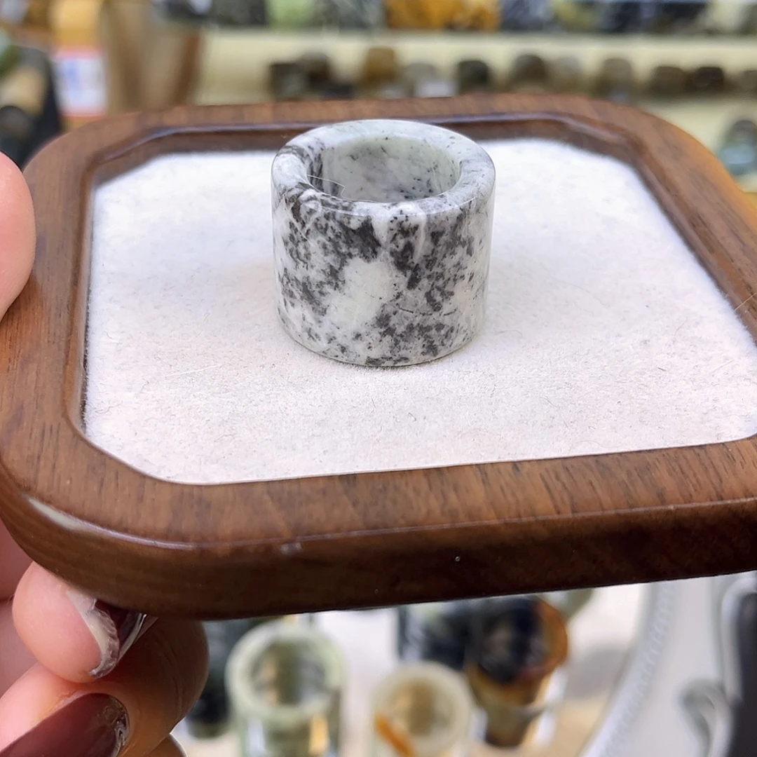 蛇纹石玉未镶嵌颈饰17.18