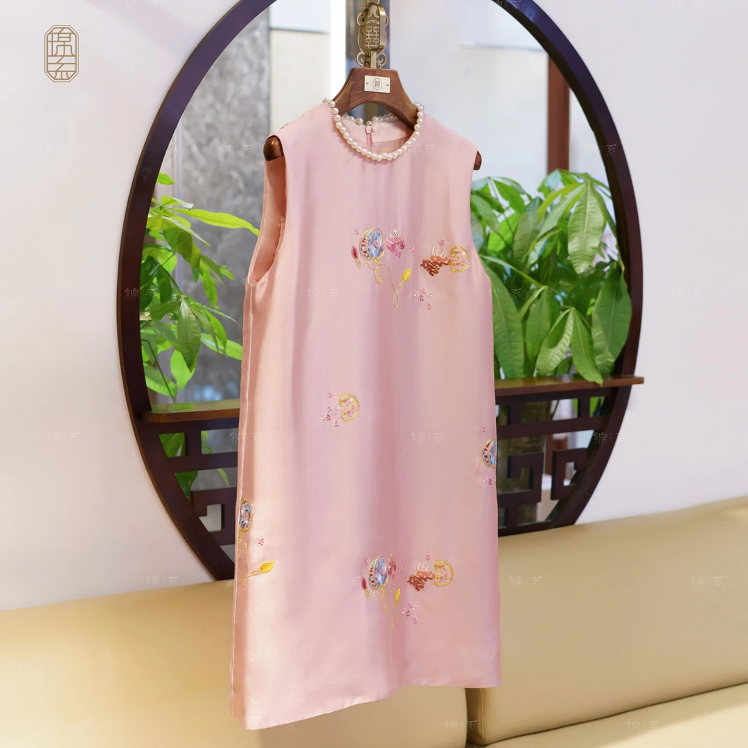 【锦系】丝涤新中式国风桑蚕丝绣花圆领无袖连衣裙L-382522