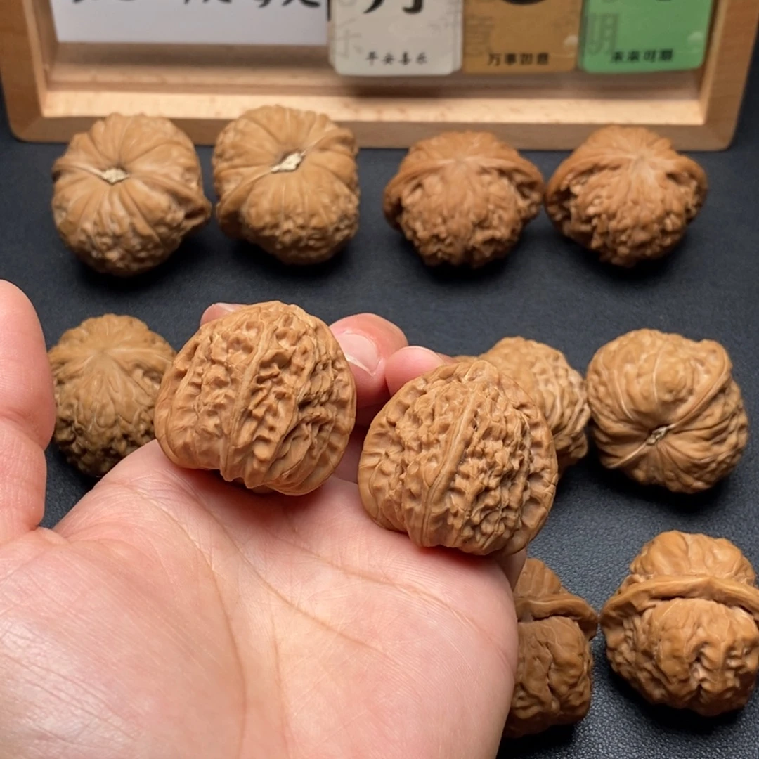 文玩核桃把件36三角白