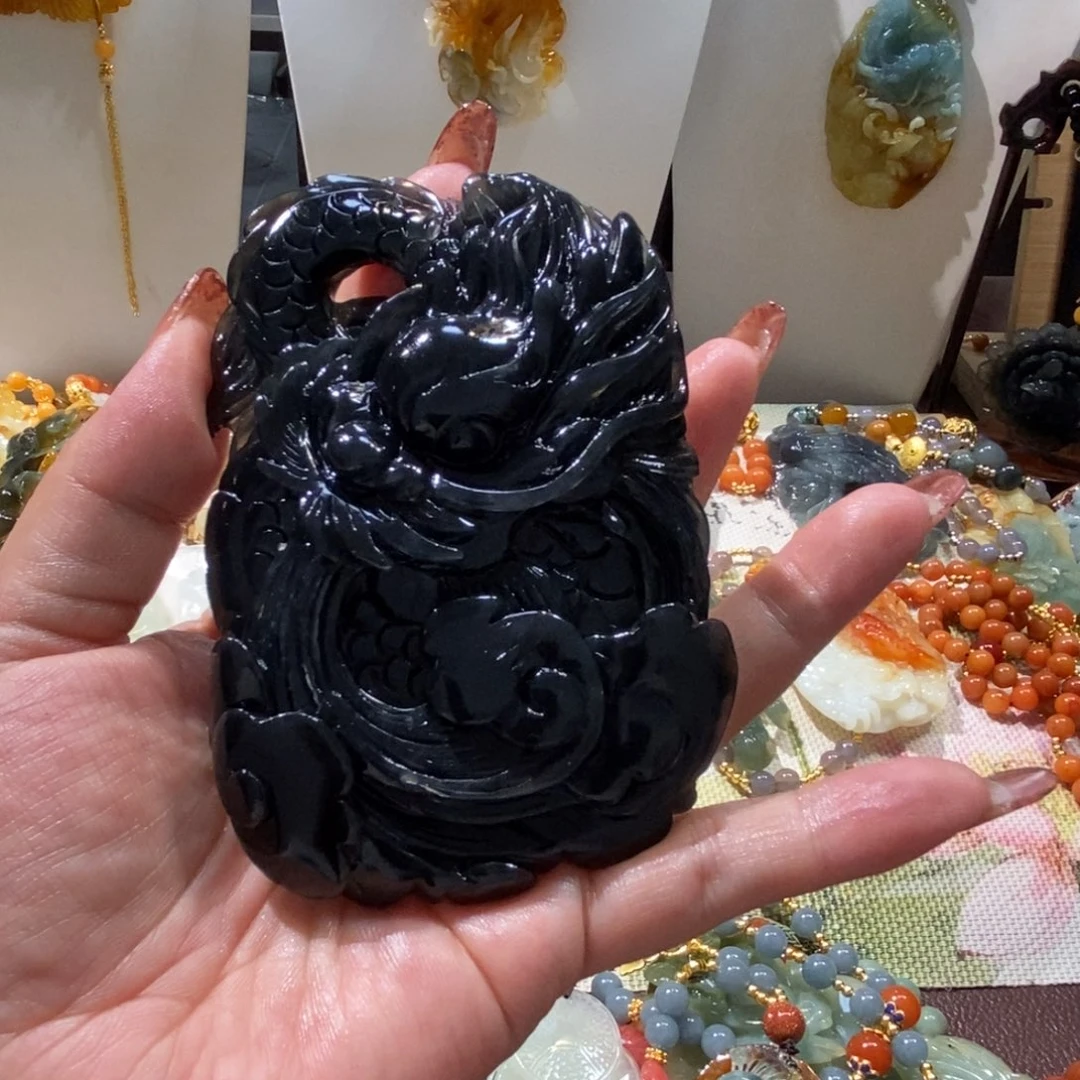 提***贝蛇纹石玉未镶嵌颈饰
