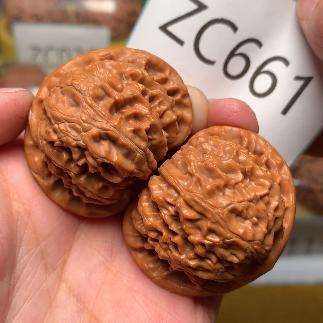 文玩核桃把件红皮肉球灯40