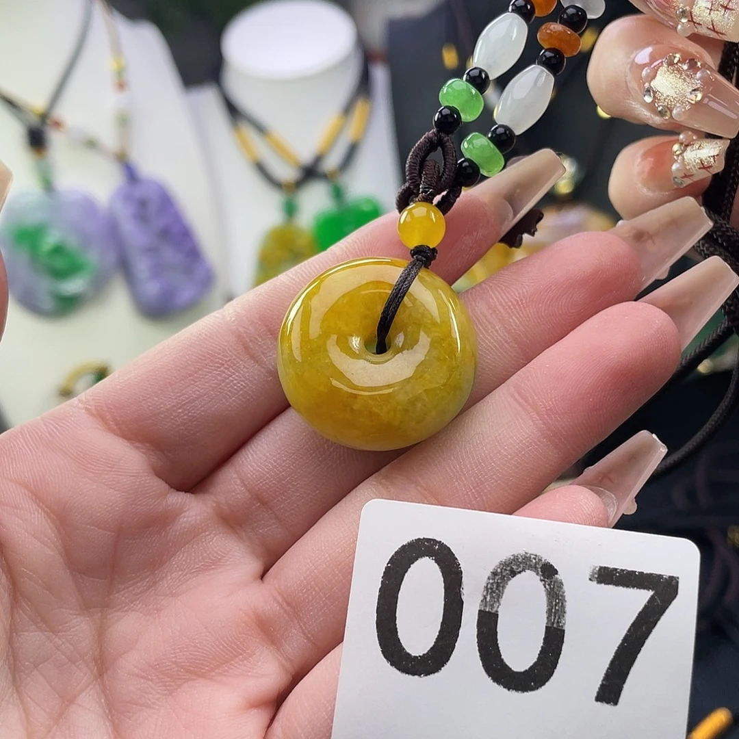 翡翠未镶嵌吊坠(赠链)