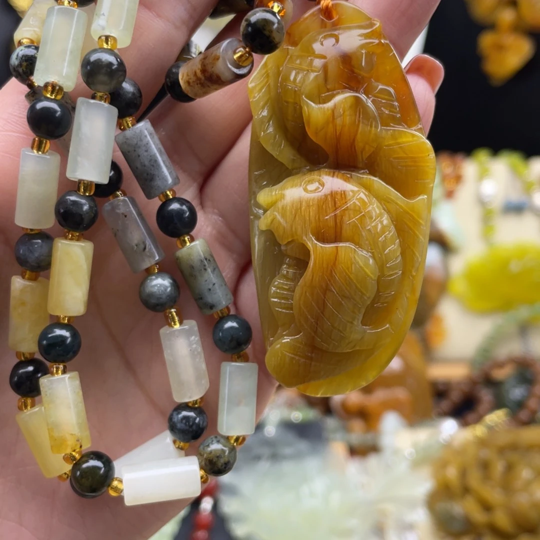 未镶嵌蛇纹石玉颈饰
